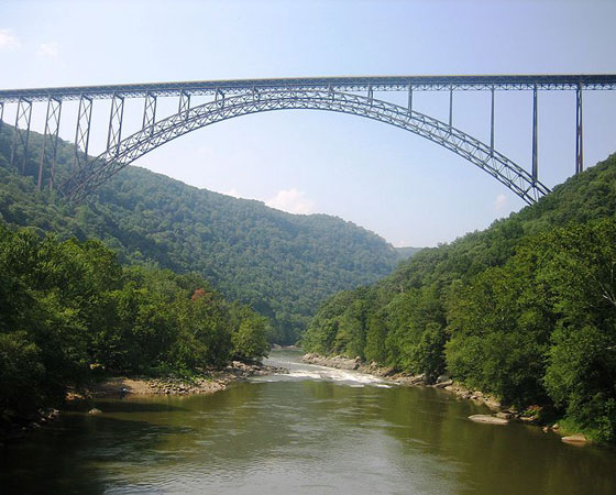 14. New River Gorge Bridge. Com 267 metros de altura, esta ponte fica em West Virginia, nos Estados Unidos. Foi inaugurada em 1977.