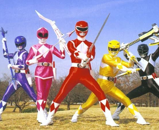 Power Rangers (1993) é uma franquia de várias séries. O enredo é sempre o mesmo: um grupo de guerreiros que luta contra monstros do mal.