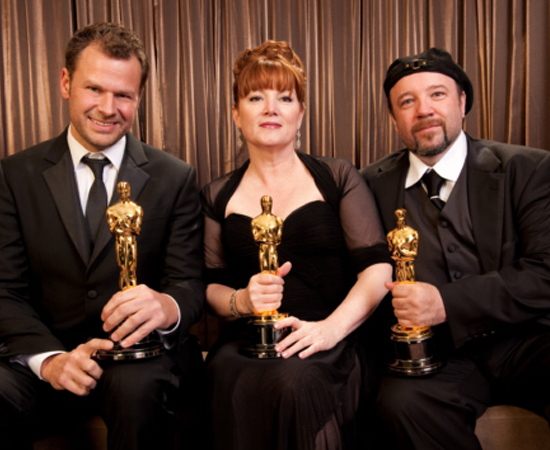 PRÊMIOS - A série original de Star Trek ganhou dois Hugo Award por dois episódios. Além disso, foi uma das primeiras séries de TV a vencer o NAACP Image Award, que premia obras de ficção que abordam temas raciais e têm personagens negros. Apesar de nunca ter ganhado um Emmy, Star Trek foi nomeada 11 vezes. Já as séries mais recentes conquistaram 31 Emmys. O filme Star Trek de 2009 conquistou o Oscar de Melhor Maquiagem. PRÊMIOS - A série original de Star Trek ganhou dois Hugo Award por dois episódios. Além disso, foi uma das primeiras séries de TV a vencer o NAACP Image Award, que premia obras de ficção que abordam temas raciais e têm personagens negros. Apesar de nunca ter ganhado um Emmy, Star Trek foi nomeada 11 vezes. Já as séries mais recentes conquistaram 31 Emmys. O filme Star Trek de 2009 conquistou o Oscar de Melhor Maquiagem.