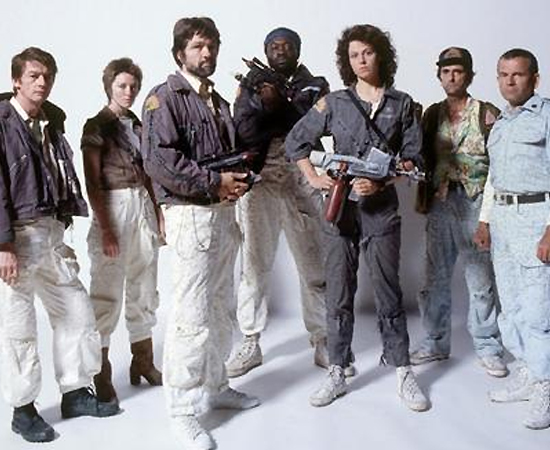 PÚBLICO-ALVO - A saga Alien é feita especialmente para jovens adultos. No fim dos anos 60 e início dos anos 70, esta faixa etária estava extremamente interessada na conquista do espaço. Após o sucesso do primeiro filme e de outras grandes sagas, como Star Trek e Star Wars, a ficção científica sobre alienígenas ganhou cada vez mais espaço. PÚBLICO-ALVO - A saga Alien é feita especialmente para jovens adultos. No fim dos anos 60 e início dos anos 70, esta faixa etária estava extremamente interessada na conquista do espaço. Após o sucesso do primeiro filme e de outras grandes sagas, como Star Trek e Star Wars, a ficção científica sobre alienígenas ganhou cada vez mais espaço.