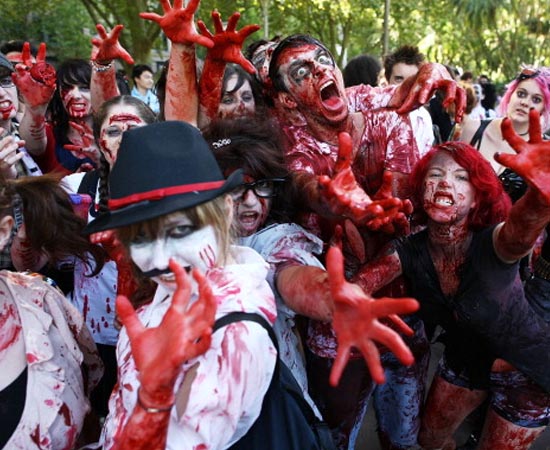 PÚBLICO-ALVO - Basicamente jovens adultos que gostam de histórias com sangue, sexo, violência e mortos-vivos. PÚBLICO-ALVO - Basicamente jovens adultos que gostam de histórias com sangue, sexo, violência e mortos-vivos.