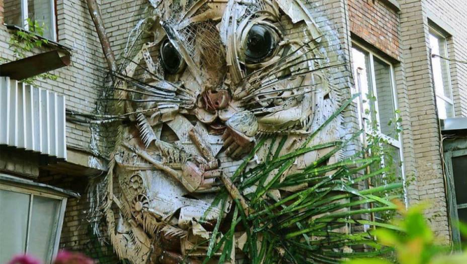 O trabalho do artista também começou a ganhar repercussão internacional. O esquilo-voador, uma espécie que corre risco de extinção, foi montado em Tallinn, na Estônia.