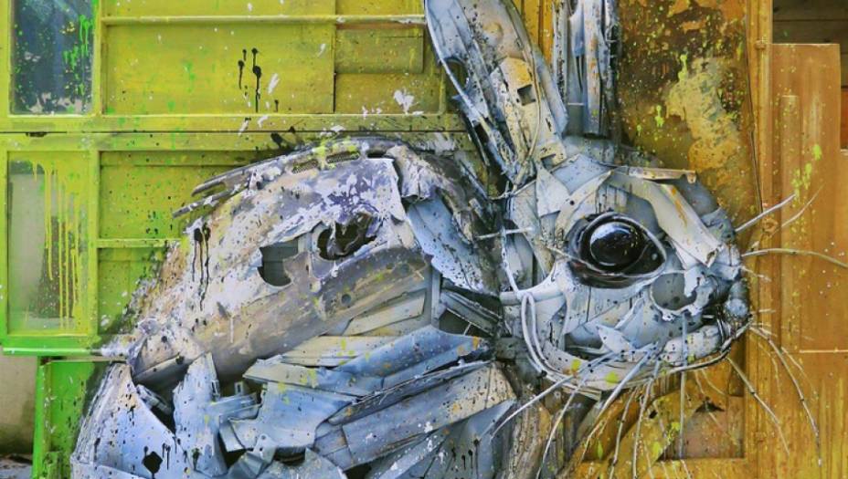 Bordalo cria estátuas e pinturas com tinta, entulho e peças encontradas no ferro-velho e em lixões. Elas retratam sempre animais - para que quem observe seja lembrado dos principais prejudicados pela nossa produção enorme de lixo.