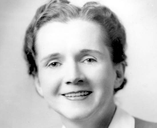 Rachel Carson (1907 - 1967) - Bióloga americana que revolucionou o movimento conservacionista em todo o mundo e publicou estudos importantíssimos sobre o uso de pesticidas.