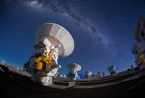 A organização do ALMA gostou do trabalho, o que rendeu novos convites. Adhemar passou a dar aulas de astrofotografia de paisagem para os funcionários do observatório, técnicos, engenheiros e até astrônomos. A organização do ALMA gostou do trabalho, o que rendeu novos convites. Adhemar passou a dar aulas de astrofotografia de paisagem para os funcionários do observatório, técnicos, engenheiros e até astrônomos.