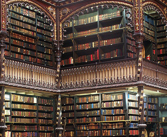 REAL GABINETE PORTUGUÊS DE LEITURA - A biblioteca surgiu em 1837 no Rio de Janeiro. Mas o edifício em que ela funciona até hoje só começou a ser construído em 1880 por Dom Pedro II e a Princesa Isabel. A inauguração veio 7 anos depois. Possui mais de 300 mil volumes! REAL GABINETE PORTUGUÊS DE LEITURA - A biblioteca surgiu em 1837 no Rio de Janeiro. Mas o edifício em que ela funciona até hoje só começou a ser construído em 1880 por Dom Pedro II e a Princesa Isabel. A inauguração veio 7 anos depois. Possui mais de 300 mil volumes!