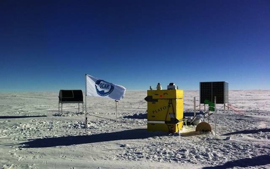 RIDGE A - Localizada na Antártica, essa cordilheira de mais de 4.000 metros de altitude é considerada o melhor lugar do mundo para observar o céu, basta enfrentar a média de -70º no inverno e a umidade relativa do ar próxima a zero. O local foi identificado por cientistas americanos e australianos na busca pela área que servisse para a instalação de um telescópio que captará imagens 3 vezes mais nítidas que os existentes. RIDGE A - Localizada na Antártica, essa cordilheira de mais de 4.000 metros de altitude é considerada o melhor lugar do mundo para observar o céu, basta enfrentar a média de -70º no inverno e a umidade relativa do ar próxima a zero. O local foi identificado por cientistas americanos e australianos na busca pela área que servisse para a instalação de um telescópio que captará imagens 3 vezes mais nítidas que os existentes.