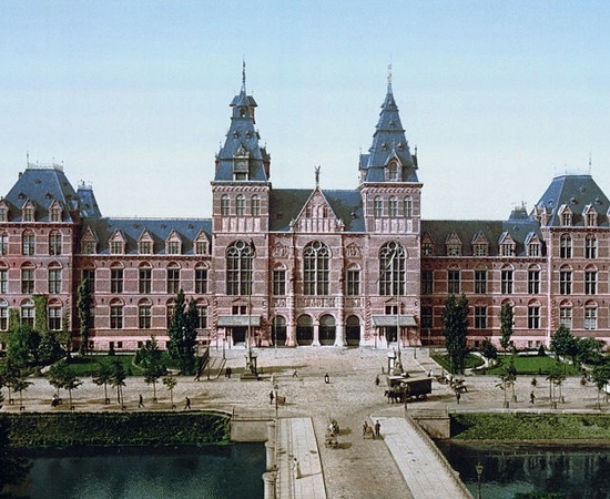 BIBLIOTECA DO RIJKSMUSEUM - Está situada no maior museu de história da arte de Amsterdã, nos Paises Baixos. Possui mais de 200 mil volumes.