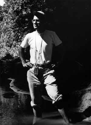 ROBERT CARNEIRO (1927 - ) ROBERT CARNEIRO (1927 - )