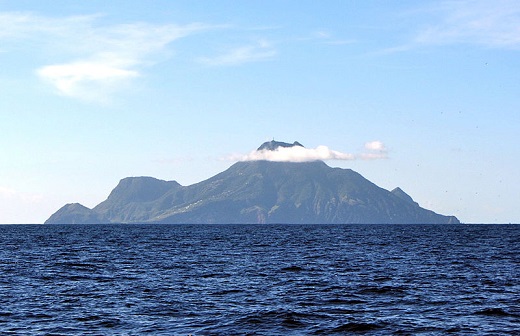 O ponto mais alto do Reino da Holanda fica bem longe da parte continental do território - está na ilha de Saba, no Caribe, que tem um vulcão ativo de 887 metros. Além disso, os cerca de 2 mil habitantes da ilha convivem com grandes tempestades. Nas últimas décadas, Saba foi mais atingida por furacões do que qualquer outra parte do planeta.