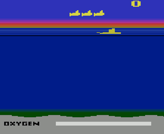 SEAQUEST (1983) - Busque os mergulhadores que estão resgatando um tesouro no fundo do mar. Para cumprir a missão, pilote um submarino amarelo com poder de fogo infinito.