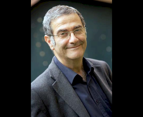 SERGE HAROCHE - Físico francês, professor do Collège de France. Foi premiado com o Prêmio Nobel de Física de 2012 por seus métodos experimentais inovadores que permitem a medição e a manipulação de sistemas quânticos individuais. O mesmo prêmio foi entregue a David J. Wineland. SERGE HAROCHE - Físico francês, professor do Collège de France. Foi premiado com o Prêmio Nobel de Física de 2012 por seus métodos experimentais inovadores que permitem a medição e a manipulação de sistemas quânticos individuais. O mesmo prêmio foi entregue a David J. Wineland.