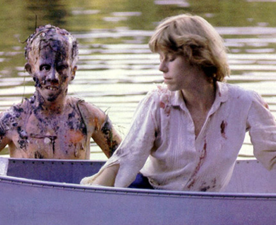 Sexta-feira 13 (Sean S. Cunningham, 1980) - Tudo começou com uma criança que se afogou em um acampamento, graças à negligência da equipe de conselheiros. Quando o acampamento reabre, anos depois, os novos conselheiros são perseguidos por um assassino misterioso. Parece óbvio que se trate da criança afogada que voltou dos mortos para assombrá-los, né? Na verdade, não. Sexta-feira 13 (Sean S. Cunningham, 1980) - Tudo começou com uma criança que se afogou em um acampamento, graças à negligência da equipe de conselheiros. Quando o acampamento reabre, anos depois, os novos conselheiros são perseguidos por um assassino misterioso. Parece óbvio que se trate da criança afogada que voltou dos mortos para assombrá-los, né? Na verdade, não.