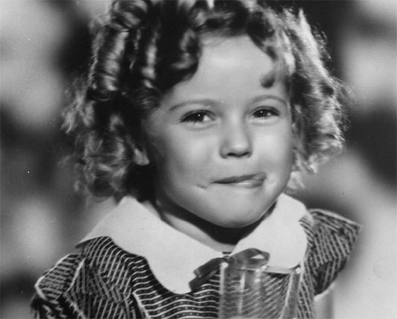 PRÊMIO HONORÁRIO JUVENIL - Já a mais jovem atriz a receber o prêmio honorário foi Shirley Temple. Ela tinha 6 anos quando recebeu a estatueta em 1935. Ela foi uma das crianças homenageadas por um prêmio especial da Academia que foi entregue entre 1934 e 1950.