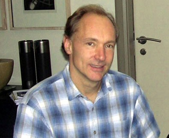 TIM BERNERS-LEE (1955) - Cientista da computação e físico britânico que criou a World Wide Web. Atualmente, é professor do Massachussets Institute of Technology (MIT).
