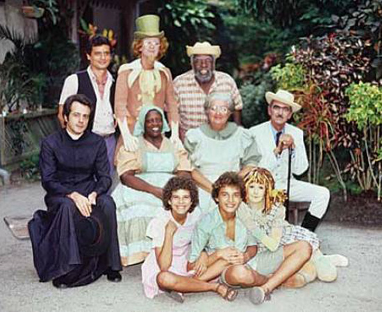 Sítio do Pica-Pau Amarelo (1977) é uma série de TV, adaptada dos livros de Monteiro Lobato. Sítio do Pica-Pau Amarelo (1977) é uma série de TV, adaptada dos livros de Monteiro Lobato.