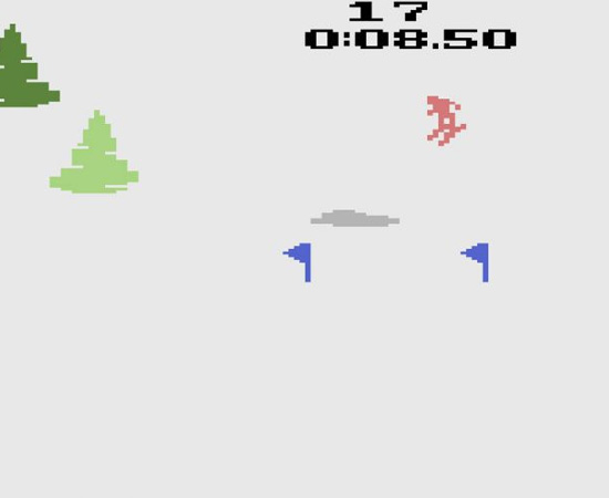 SKIING (1980) - Para vencer este jogo é preciso ter muita habilidade ao descer as imensas montanhas de neve. Afinal, é preciso desviar de inúmeras bandeiras e árvores que bloqueiam o caminho.