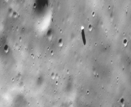 Nesta imagem, é possível ver a sombra de Fobos na superfície de Marte.