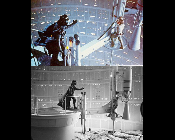 Star Wars: Episódio V - O Império Contra-Ataca (1980) -  Essa imagem mostra uma das cenas mais famosas da saga de Star Wars. Por mais óbvio que fosse, é divertido ver que realmente tinham almofadas e colchões para amortecer a queda de Luke Skywalker, não?