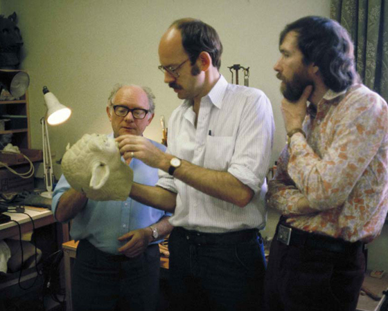 O designer Stuart Freeborn, Frank Oz (operador e dublador do Yoda) e Jim Henson.