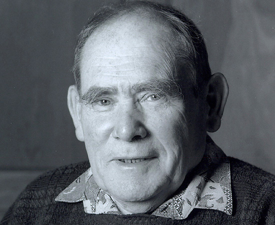 SYDNEY BRENNER (1927) - Biólogo sulafricano que obteve grandes avanços nas pesquisas relacionadas ao código genético. Foi premiado pelo Nobel de Fisiologia / Medicina em 2002. SYDNEY BRENNER (1927) - Biólogo sulafricano que obteve grandes avanços nas pesquisas relacionadas ao código genético. Foi premiado pelo Nobel de Fisiologia / Medicina em 2002.