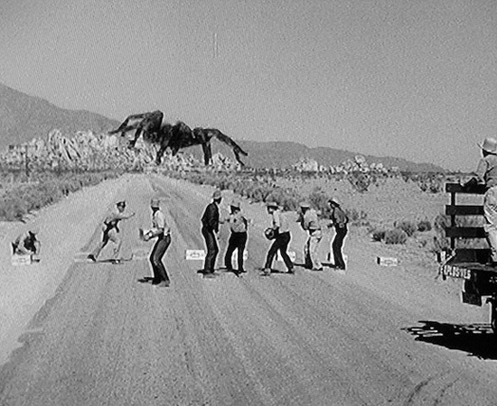 Tarântula (1955) é um filme de terror sobre uma aranha gigante assassina que está à solta no deserto.