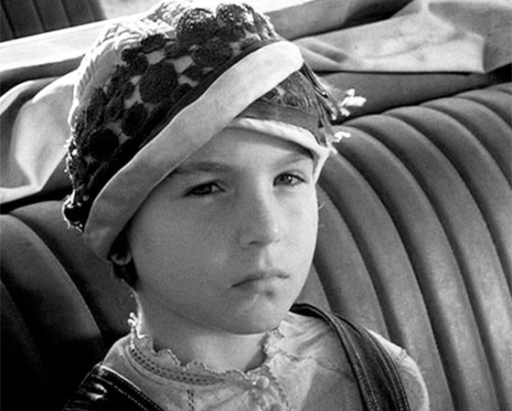 MELHOR ATRIZ COADJUVANTE - Entre as artistas premiadas com o Oscar de Melhor Atriz Coadjuvante, a mais nova é Tatum ONeil. A atriz de 10 anos havia contracenado com o próprio pai em Lua de papel (1973). A menina compareceu à cerimônia usando um terno.