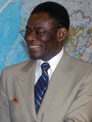 Um dos políticos africanos há mais tempo no poder, Teodoro Obiang assumiu a presidência da Guiné Equatorial em 1979. É acusado de assassinatos e sequestros, além de receber na própria conta bancária boa parte do dinheiro que o país ganha com petróleo. Um dos políticos africanos há mais tempo no poder, Teodoro Obiang assumiu a presidência da Guiné Equatorial em 1979. É acusado de assassinatos e sequestros, além de receber na própria conta bancária boa parte do dinheiro que o país ganha com petróleo.