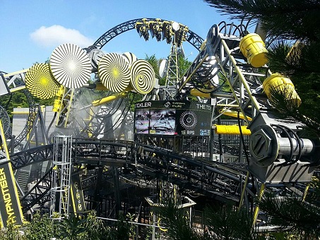 Inaugurada em maio de 2013, a The Smiler tomou o recorde de inversões, que até então era da Colossus. Com 14 inversões, essa montanha-russa é agora única do tipo no mundo. Inaugurada em maio de 2013, a The Smiler tomou o recorde de inversões, que até então era da Colossus. Com 14 inversões, essa montanha-russa é agora única do tipo no mundo.