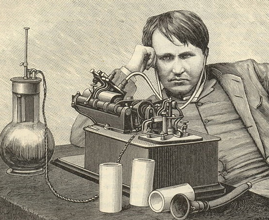 SURDEZ - Thomas Edison tornou-se surdo durante a adolescência. Há várias teorias que tentam explicar como ele adquiriu essa deficiência. É certo que ele passou por vários problemas de saúde relacionados ao sistema auditivo quando era criança, mas há quem diga que o cientista ficou surdo por causa de um puxão de orelha ou por ter levado muitas pancadas de um chefe estressado. Apesar da dificuldade, Edison era muito ativo.  Além de fazer experiências científicas, ele trabalhava como operador de telégrafo.