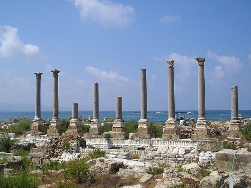 Outra antiga cidade fenícia que já deu o que falar é Tiro, atualmente também parte do Líbano. Hoje com 120 mil habitantes, Tiro foi fundada há aproximadamente 6 mil anos.