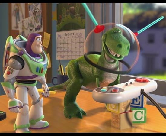 Em Toy Story 2 (1999) é possível ver um calendário de Vida de Inseto (1998) na parede do quarto.