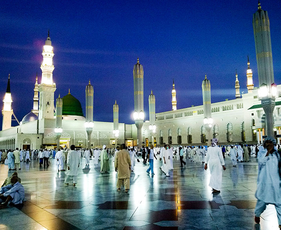 AL-MASJID NA-NABAWI - É o túmulo do profeta Maomé, fundador do Islamismo. Está localizado em Medina, na Arábia Saudita.
