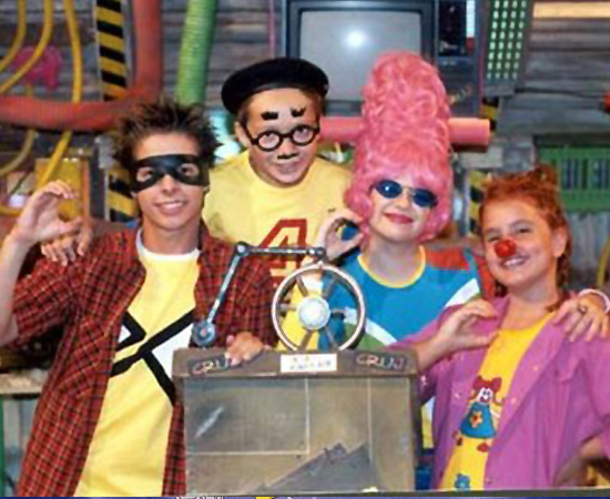 TV Cruj (1997) é um programa de TV apresentado por crianças que afirmavam ser ultra-jovens. Eles apresentavam desenhos animados. TV Cruj (1997) é um programa de TV apresentado por crianças que afirmavam ser ultra-jovens. Eles apresentavam desenhos animados.