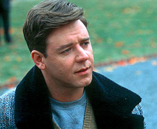 Uma mente brilhante (Ron Howard, 2001) - Neste premiado filme, as reviravoltas são previsíveis, mas não menos marcantes. O drama conta a história do matemático John Nash, cuja carreira brilhante é permeada pela companhia de sua pequena sobrinha, seu antigo colega de quarto e de um homem que o convence a fazer missões antinazistas a serviço do Pentágono. Uma mente brilhante (Ron Howard, 2001) - Neste premiado filme, as reviravoltas são previsíveis, mas não menos marcantes. O drama conta a história do matemático John Nash, cuja carreira brilhante é permeada pela companhia de sua pequena sobrinha, seu antigo colega de quarto e de um homem que o convence a fazer missões antinazistas a serviço do Pentágono.