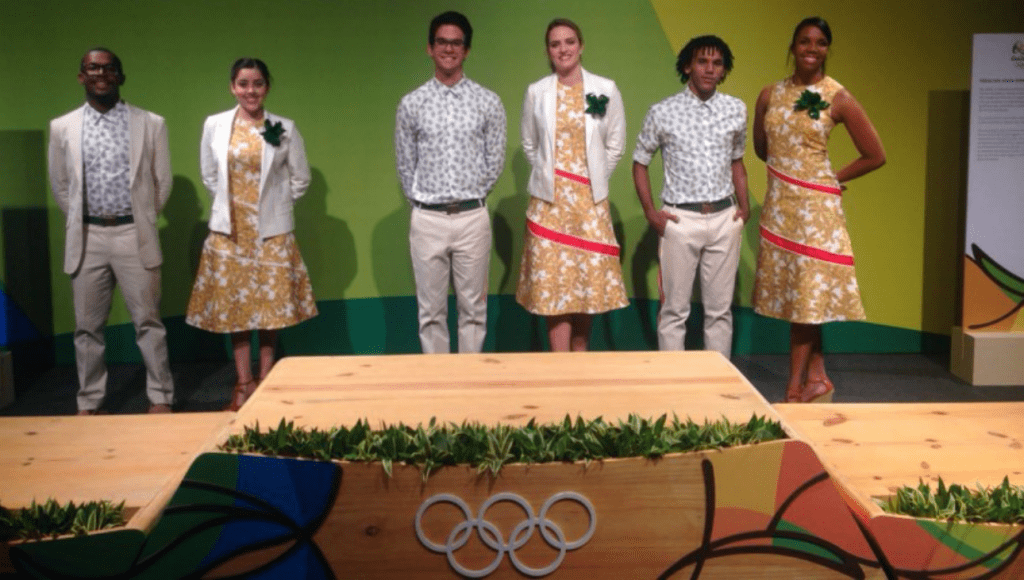 Uniforme entrega medalhas