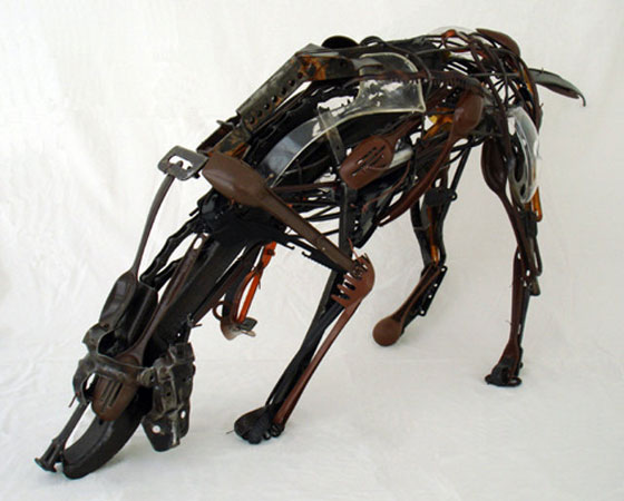 Os trabalhos de Ganz mostram como objetos do cotidiano podem ser transformados em arte. Mas é preciso ter muito talento para fazer algo parecido com este cachorro, não? Os trabalhos de Ganz mostram como objetos do cotidiano podem ser transformados em arte. Mas é preciso ter muito talento para fazer algo parecido com este cachorro, não?