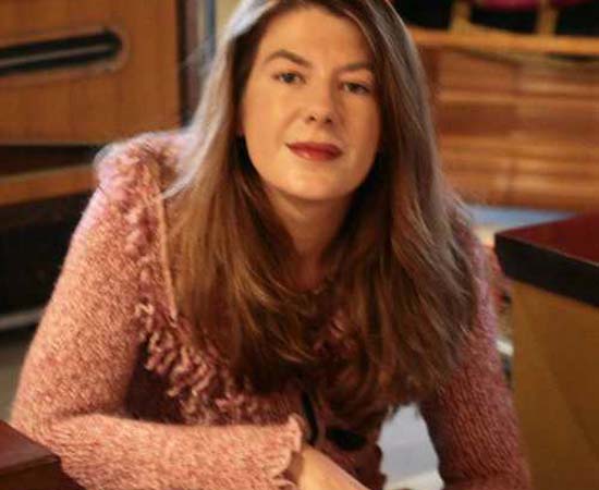 Valérie Tasso é uma escritora, conferencista e terapeuta sexual francesa. Ela é formada em Ciências Econômicas, Línguas Estrangeiras Aplicadas e Terapia Sexual. Em 1999, ela trabalhou como prostituta por seis meses. Com a experiência adquirida, ela escreveu o livro Diário de uma Ninfomaníaca, que baseou o roteiro do filme homônimo, dirigido por Christian Molina. Valérie Tasso é uma escritora, conferencista e terapeuta sexual francesa. Ela é formada em Ciências Econômicas, Línguas Estrangeiras Aplicadas e Terapia Sexual. Em 1999, ela trabalhou como prostituta por seis meses. Com a experiência adquirida, ela escreveu o livro Diário de uma Ninfomaníaca, que baseou o roteiro do filme homônimo, dirigido por Christian Molina.