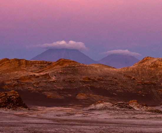 Esta poderia ser uma foto de Marte tirada pela sonda Curiosity, mas é apenas uma paisagem terráquea conhecida como ‘Valle de La Luna’. A área do Deserto do Atacama (Chile) é o lugar mais seco do mundo, onde pode demorar anos para chover.
