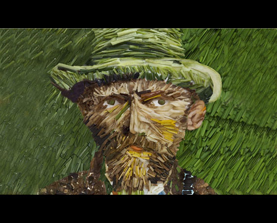 A obra Autorretrato com chapéu de feltro cinza, de Vincent Van Gogh, recriada com pedaços de alho-poró.