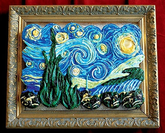 Cupcakes congelados no estilo do quadro Noite Estrelada, também de Van Gogh.