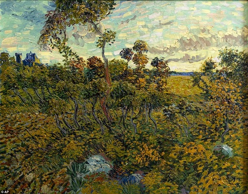 Essa não foi a única obra de Van Gogh encontrada em condições incomuns. No último mês de setembro, especialistas confirmaram, após testes rigorosos, que um quadro que se parecia muito com a obra de Van Gogh é mesmo dele. O quadro, que não tem assinatura, estava há décadas no sotão de uma casa, na Noruega. O dono passou anos achando que aquela era apenas uma imitação do trabalho pintor. Essa não foi a única obra de Van Gogh encontrada em condições incomuns. No último mês de setembro, especialistas confirmaram, após testes rigorosos, que um quadro que se parecia muito com a obra de Van Gogh é mesmo dele. O quadro, que não tem assinatura, estava há décadas no sotão de uma casa, na Noruega. O dono passou anos achando que aquela era apenas uma imitação do trabalho pintor.