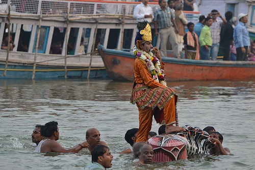 Varanasi, cidade às margens do rio Ganges, é um dos lugares mais sagrados para os hindus. A cidade indiana é habitada há cerca de 5 mil anos. Varanasi, cidade às margens do rio Ganges, é um dos lugares mais sagrados para os hindus. A cidade indiana é habitada há cerca de 5 mil anos.