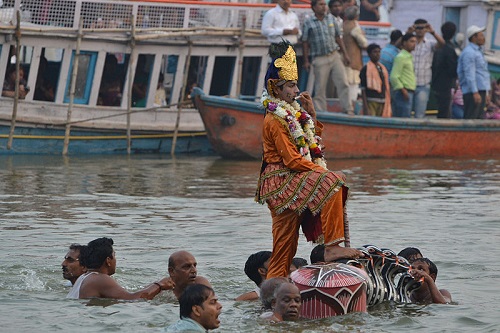 Varanasi, cidade às margens do rio Ganges, é um dos lugares mais sagrados para os hindus. A cidade indiana é habitada há cerca de 5 mil anos.