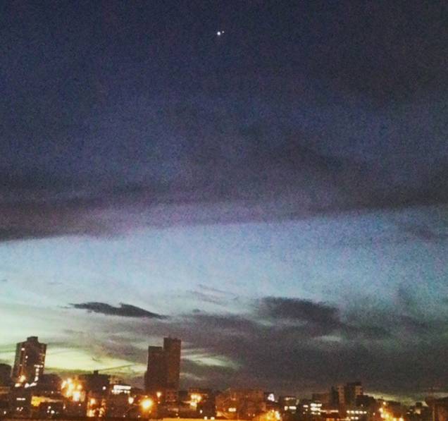Na última terça, entre 18h e 20h53min, os dois planetas ficaram BEM pertos. Na última terça, entre 18h e 20h53min, os dois planetas ficaram BEM pertos.