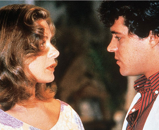 Como uma Deusa... O hit era tema da personagem Jocasta, vivida por Vera Fischer. Ela e Felipe Camargo viviam um casal na novela. E acabaram se tornando um na vida real. Como uma Deusa... O hit era tema da personagem Jocasta, vivida por Vera Fischer. Ela e Felipe Camargo viviam um casal na novela. E acabaram se tornando um na vida real.