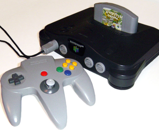 VIDEOGAME - Como muitos pais achavam o produto supérfluo e os preços eram altos (e ainda são!), milhares de brasileirinhos nunca ganharam um console de presente. VIDEOGAME - Como muitos pais achavam o produto supérfluo e os preços eram altos (e ainda são!), milhares de brasileirinhos nunca ganharam um console de presente.