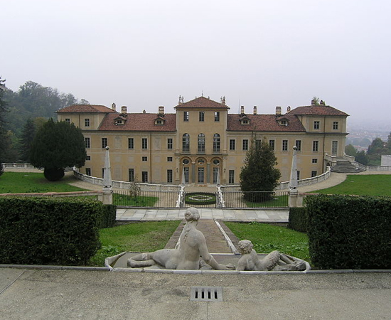 Villa della Regina é um palácio da cidade de Turim, na Itália. Originalmente, foi construído pela Casa de Sabóia, no século 17. A edificação também serviu de residência para a Rainha de Sardenha, Maria Antonietta Ferdinanda. Foi aberto ao público após a Segunda Guerra Mundial. Villa della Regina é um palácio da cidade de Turim, na Itália. Originalmente, foi construído pela Casa de Sabóia, no século 17. A edificação também serviu de residência para a Rainha de Sardenha, Maria Antonietta Ferdinanda. Foi aberto ao público após a Segunda Guerra Mundial.