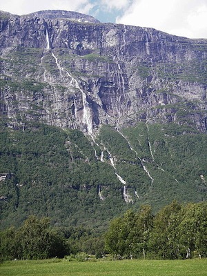 VINNUFOSSEN <BR>