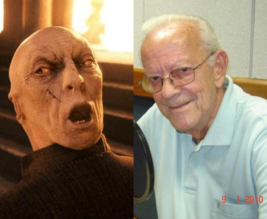 Dublador: Domício Costa. Fez a voz de Lord Voldemort (Harry Potter e a Pedra Filosofal) e a do prefeito de As Meninas Superpoderosas.